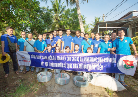 Lực lượng đoàn viên thanh niên ra quân thực hiện công trình