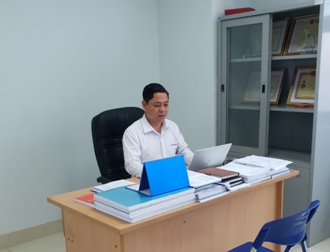 Anh Trần Hữu Truyền đang làm việc tại PXVH Sông Bung 2
