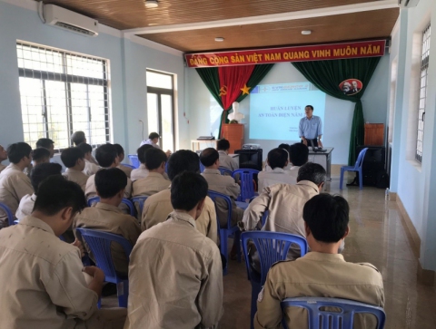 CBCNV tham gia huấn luyện An toàn điện năm 2021 (hình ảnh chụp trước ngày 27/4)
