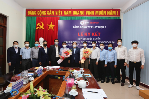 Lễ ký kết hợp đồng ủy quyền Người đại diện phần vốn của EVNGENCO2 tại SBH