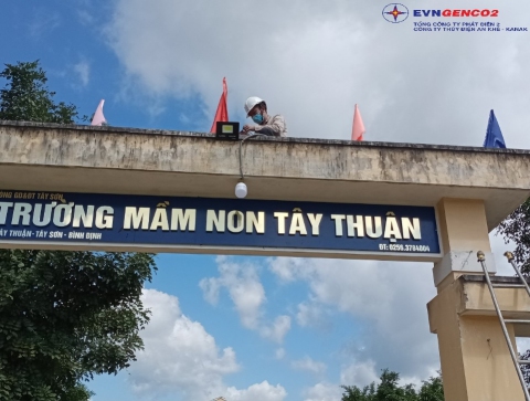 Đoàn Thanh niên AKKN chung tay “Thắp sáng đường quê”