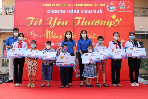 Đoàn cơ sở EVNGENCO2 chăm lo cho trẻ em mồ côi do COVID tại thành phố Cần Thơ