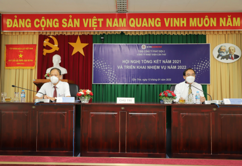 Ông Huỳnh Thanh Phong – Giám đốc và Ông Nguyễn Hữu Lộc  Phó Giám đốc Công ty chủ trì tại Hội nghị