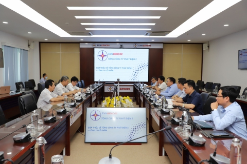 Quang cảnh buổi họp