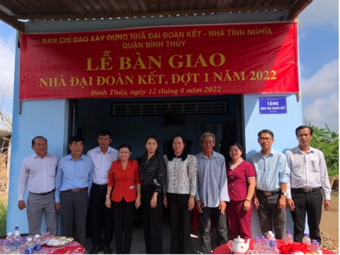 EVNGENCO2 trao nhà Đại đoàn kết và tặng quà  cho hộ gia đình khó khăn tại phường Thới An Đông