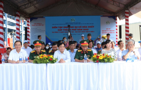 Lãnh đạo các đơn vị theo dõi buổi diễn tập