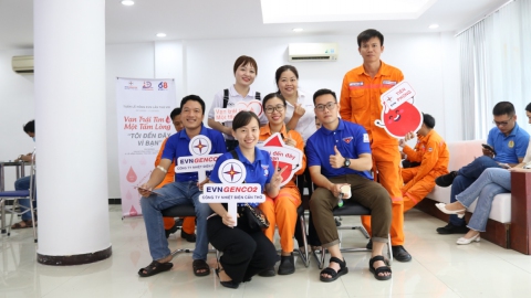 Đông đảo cán bộ công nhân viên Tổng công ty Phát điện 2 hưởng ứng Tuần lễ hồng EVN