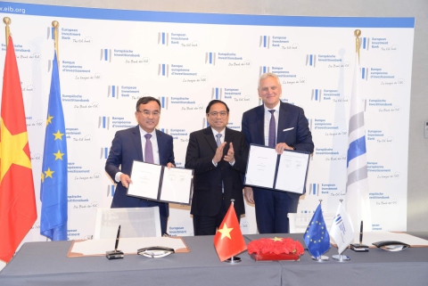 Ký kết bản ghi nhớ giữa EVN và EIB có sự chứng kiến của Thủ tướng Chính phủ Phạm Minh Chính