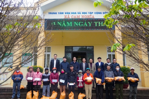 Trao tặng 20 suất quà cho các gia đình bị ảnh hưởng chất độc màu da cam/dioxin