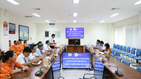 Quang cảnh buổi làm việc