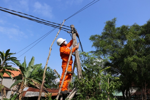 Đoàn thanh niên Thủy điện An Khê – Ka Nak chung tay “Thắp sáng đường quê”