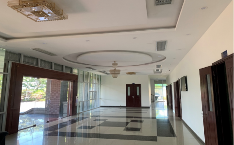 Sảnh trụ sở làm việc Công ty Thủy điện Quảng Trị tận dụng ánh sáng tự nhiên
