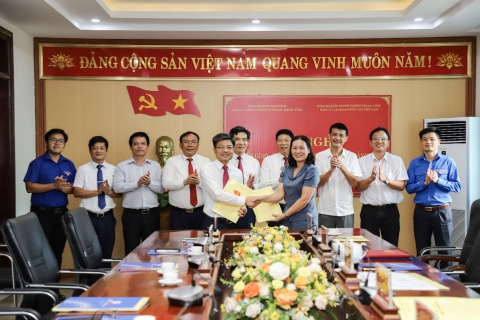 Tiếp nhận Đảng bộ Công ty TNHH MTV Thủy điện Trung Sơn về trực thuộc Đảng bộ Tổng công ty Phát điện 2 thuộc Đảng bộ EVN
