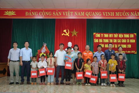 Thủy điện Trung Sơn tổ chức các hoạt động vui Tết Trung thu cho trẻ em có hoàn cảnh khó khăn