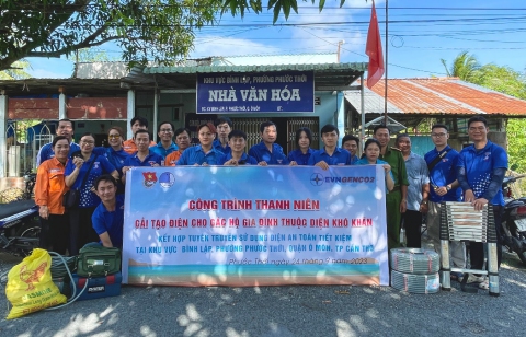 Thanh niên EVNGENCO2 ra quân cải tạo điện tại phường phước thới