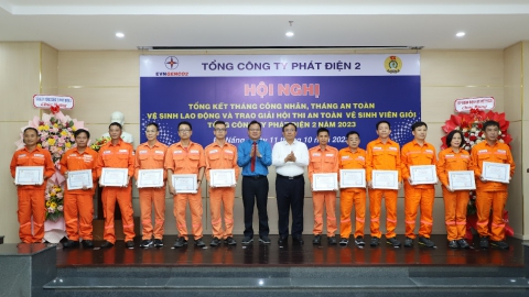 Nhiều tập thể, cá nhân được khen thưởng tại Hội nghị tổng kết Tháng Công nhân và Tháng An toàn vệ sinh lao động