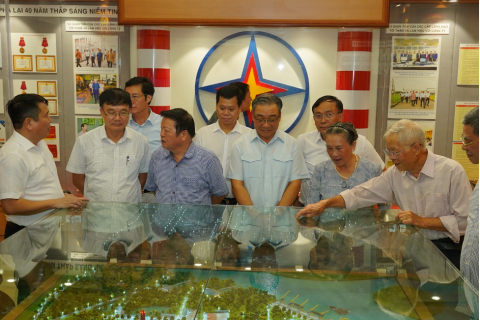 Nguyên Phó Thủ tướng Hoàng Trung Hải về thăm Nhà máy Nhiệt điện Phả Lại
