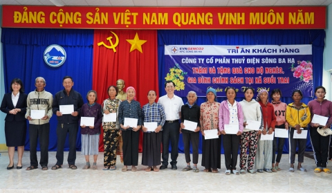 Thủy điện Sông Ba Hạ tặng quà Tết cho hộ nghèo, gia đình chính sách dịp Xuân Giáp Thìn