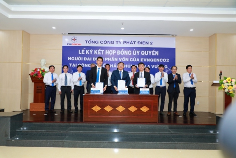Ký kết hợp đồng ủy quyền Người đại diện phần vốn của EVNGENCO2 tại AVC