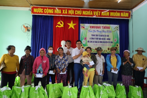 Thủy điện An Khê – Ka Nak mang mùa xuân yêu thương đến với bà con làng kết nghĩa Xà Tang