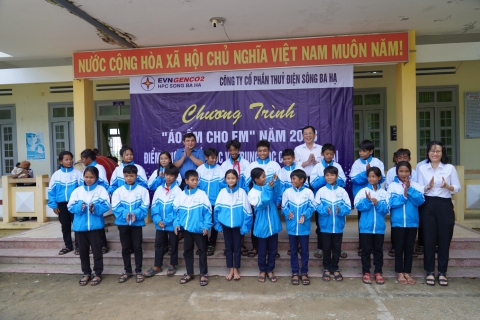 Công ty Cổ phần Thủy điện Sông Ba Hạ đồng hành địa phương trong “sự nghiệp giáo dục”