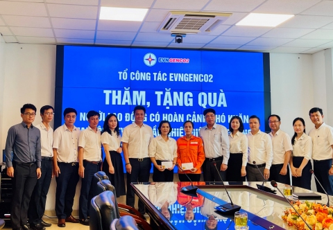 Tổ công tác EVNGENCO2 động viên, tặng quà người lao động có hoàn cảnh khó khăn tại Nhiệt điện Hải Phòng