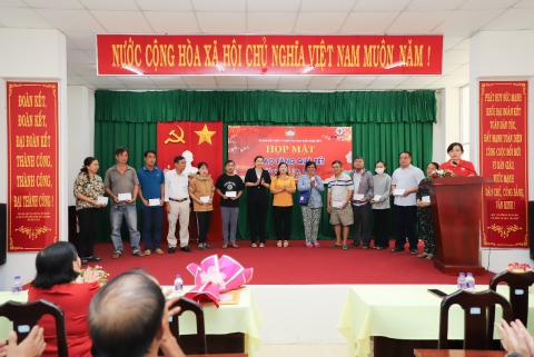 EVNGENCO2 trao gửi yêu thương đến người dân có hoàn cảnh khó khăn nhân dịp Tết nguyên đán Ất Tỵ 2025
