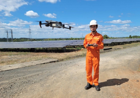 Thủy điện Thác Mơ dùng UAV phát hiện sớm hư hỏng tấm pin năng lượng mặt trời