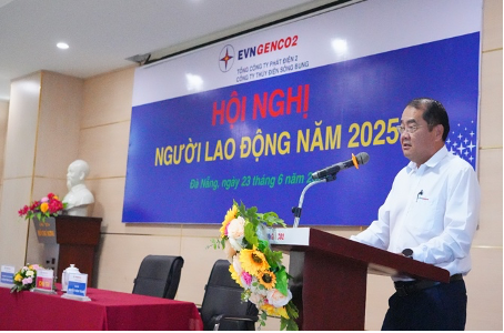 Ông Nguyễn Thành Trung – Bí thư Đảng ủy, Giám đốc Công ty phát biểu tại Hội nghị