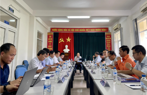 Quang cảnh buổi làm việc của Đoàn công tác EVNGENCO2 tại Khu nhà nghỉ ca trực vận hành, bảo dưỡng Nhà máy Thuỷ điện Sông Bung 2