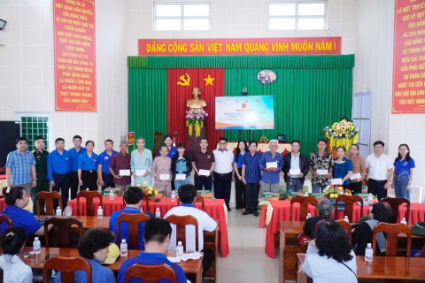 Hành trình tri ân gia đình chính sách, người có công với cách mạng tại tỉnh Vĩnh Long