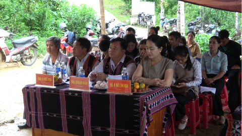 La Êê bàn giao nhà ở cho hộ nghèo từ nguồn hỗ trợ của Công ty Thủy điện Sông Bung