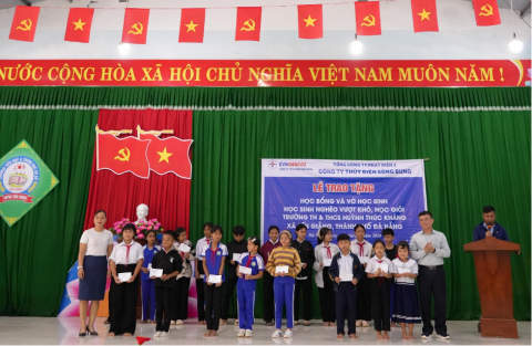 Công ty Thủy điện Sông Bung đồng hành cùng học sinh vùng cao