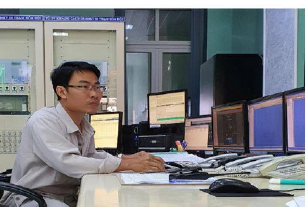 Anh Lê Quang Tình trong ca trực
