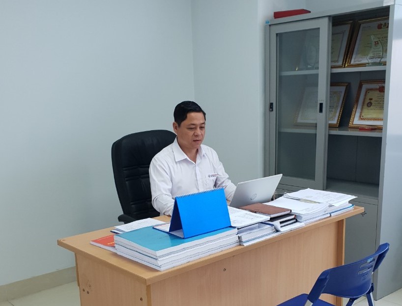 Anh Trần Hữu Truyền đang làm việc tại PXVH Sông Bung 2