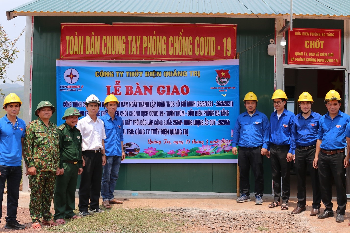 Công ty Thủy điện Quảng Trị bàn giao hệ thống năng lượng mặt trời độc lập  cho chốt chống dịch
