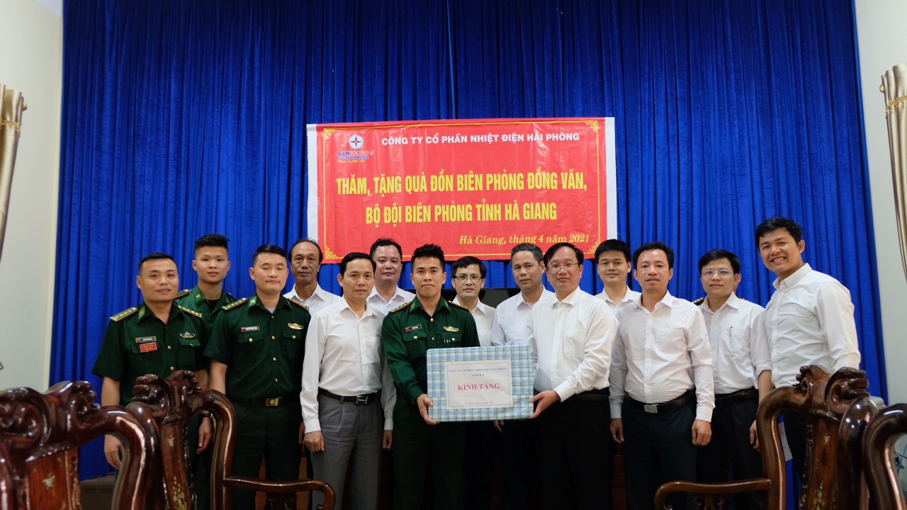 tặng quà đồn biên phòng