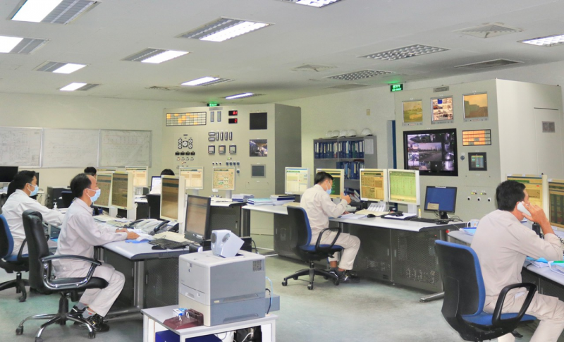 Trực vận hành tại phòng kiểm soát trung tâm Tổ máy S1, S2 tại Nhà máy Nhiệt điện Ô Môn I