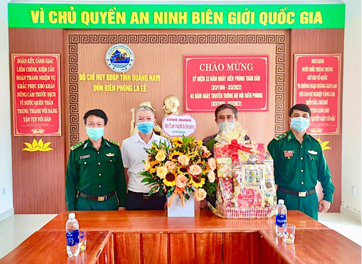 Công ty Thủy điện Sông Bung đến thăm và tặng quà Đồn biên phòng La Êê