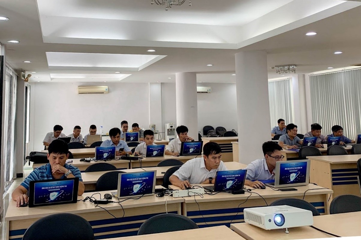 Không khí nghiêm túc trong thời gian tổ chức diễn tập