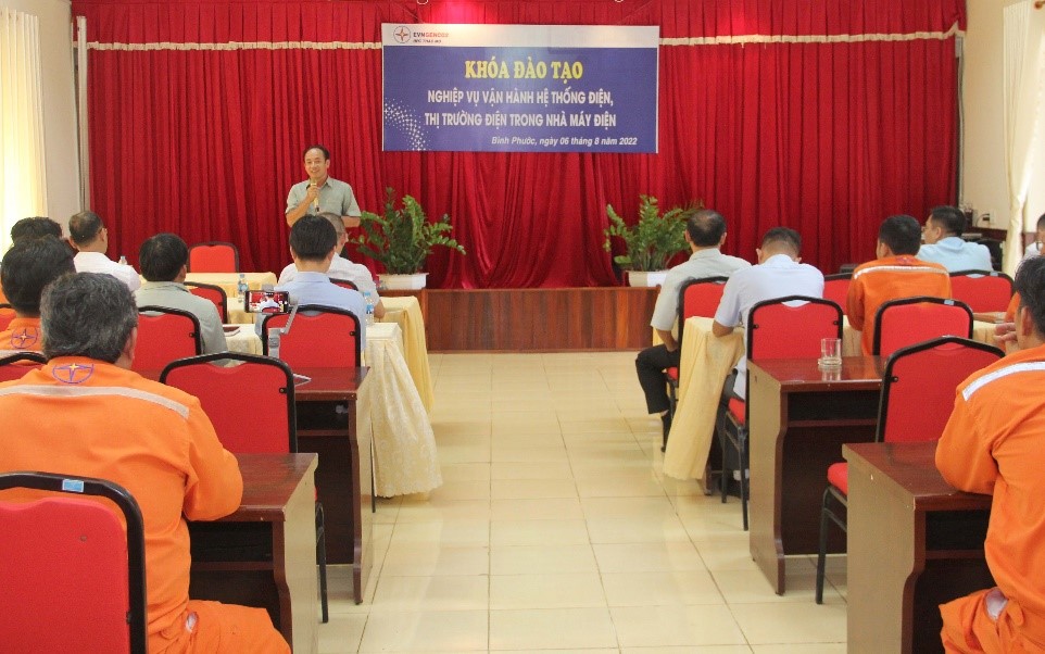 Ông Nguyễn Hùng Lượng - Phó Tổng Giám đốc TMP phát biểu khai giảng khóa học