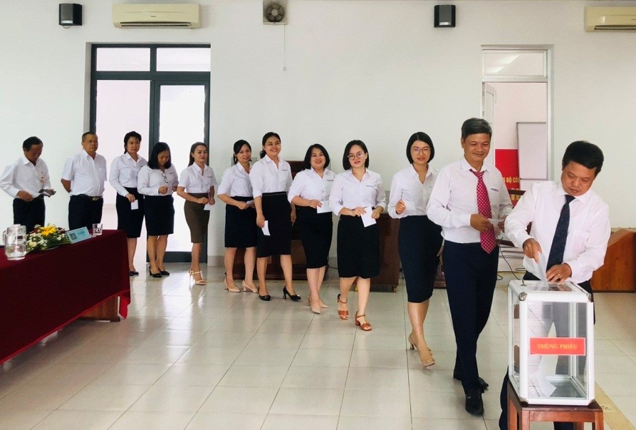 các đại biểu bỏ phiếu