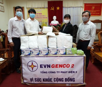 Tổng công ty Phát điện 2 trao tặng 400 bộ trang phục phòng hộ chống dịch COVID-19